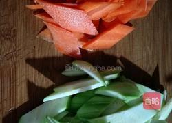 西葫炒胡萝卜的做法图解1