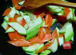 西葫炒胡萝卜的做法图解6