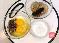 Illustration of how to make seafood and egg sausage 1