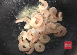 虾仁腰果炒黄瓜的做法图解2