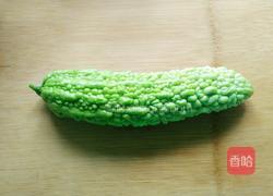 苦瓜鹌鹑蛋的做法图解1