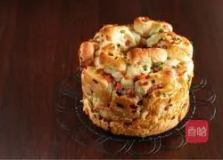 Illustration of how to make shredded onion and bacon shredded buns 15