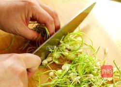 深夏时节,天气炎热,介绍一款爽口下饭的小菜-拌小根菜的做法图解1