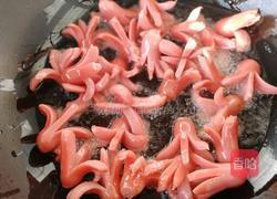 炸红肠（小章鱼的形状噢）的做法图解5
