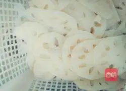 Illustration of home-style stir-fried lotus root slices 4