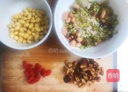 五谷豆浆早餐（豆浆机食谱）的做法图解1