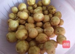 小土豆咸菜的做法图解1