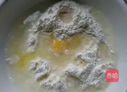 Illustration of how to make mini flower rolls 1