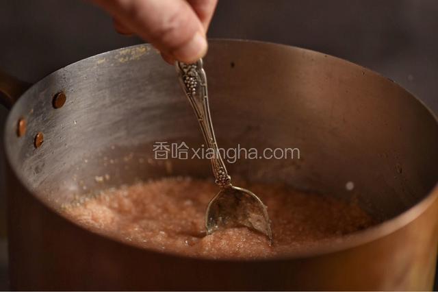 小火熬制15分钟，期间不时搅拌一下