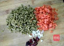 Illustration of how to make fried pickled beans and minced meat 2