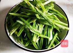 扁豆虾酱的做法图解1