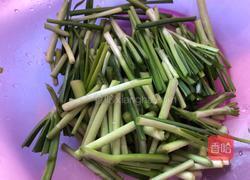 下饭菜—红椒炒韭菜的做法图解2