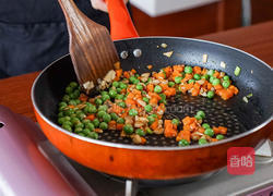 时蔬松茸炒饭的做法图解3