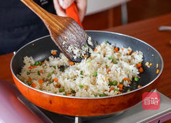 时蔬松茸炒饭的做法图解4