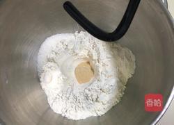 奶香牛角包的做法图解1