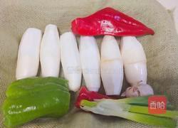 双椒炒茭白的做法图解2