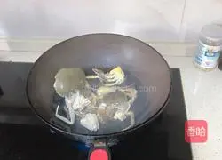 Brothers are good (hairy crabs and small cockroaches) illustration 3