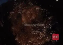 Illustration of how to make instant noodles with meatballs 5