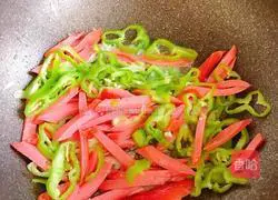 Illustration of how to stir-fry No.6 intestines with pepper 6