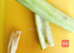 丝瓜蛋饼的做法图解2