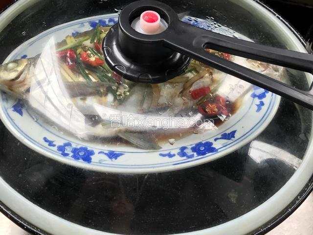继续蒸2分钟，关火后焖2分钟