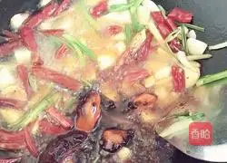 Illustration of how to make spicy shrimp and crab 8