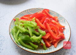 洋葱爆炒八爪鱼的做法图解3