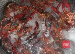 Illustration of how to make garlic crayfish 1