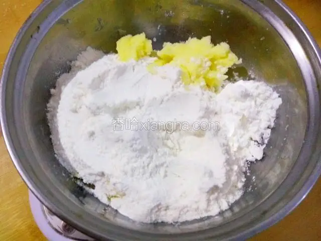 放低粉后开始用手抓