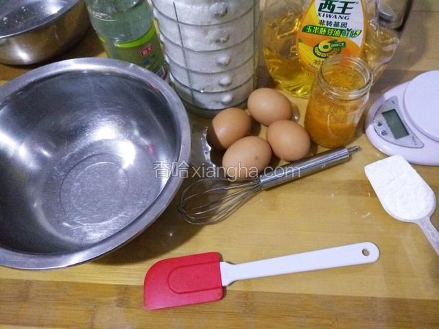 首先准备好全部食材 小四卷很简单 每种食材都是40克 就是额外加了一个糖渍橙皮 之前的菜谱也介绍过好多次了