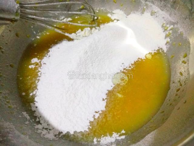 然后筛入低粉 继续搅拌