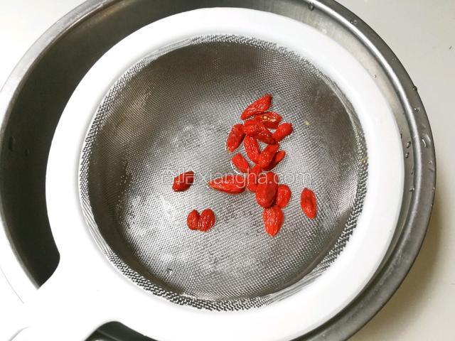 枸杞洗净