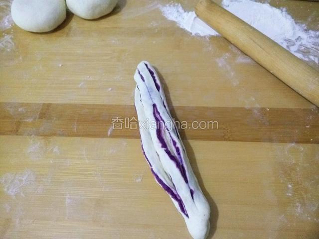 从左往右卷起