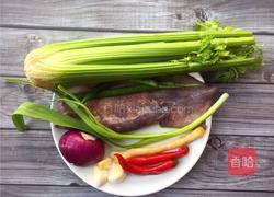 西芹泡椒爆鱿鱼的做法图解1