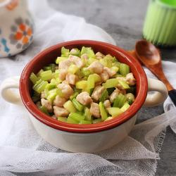 芹菜肉丁的做法[图]