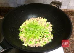 芹菜肉丁的做法图解7