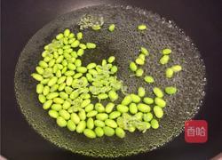 青豆炒蘑菇的做法图解2