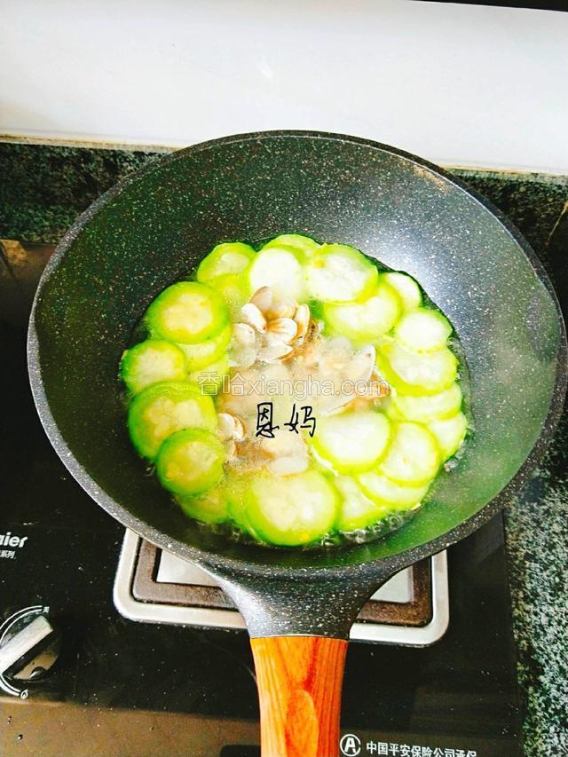 加入水煮开到入花甲