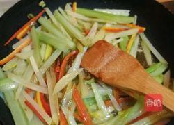 素食主义芹菜炒土豆的做法图解6