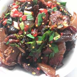 腊肉炒蕨粑的做法[图]