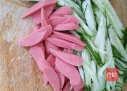 凉拌黄瓜鸡蛋火腿肠的做法图解1