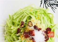 炝拌西葫芦的做法图解3