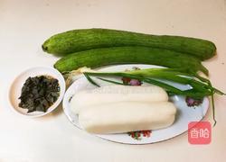 丝瓜黑木耳年糕的做法图解1