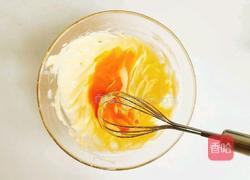 宝宝零食（蛋黄酥饼）的做法图解2