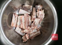 香姑玉米排骨汤的做法图解1