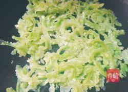 金镶翠(苦瓜炒蛋)的做法图解8