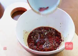 Eggplant is a frequent fixture in home-cooked dishes.Today I will introduce a way to relieve the heat - Illustration of Mixing Eggplant Strips 6