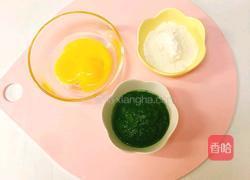 宝宝版香蕉小白菜蛋黄饼的做法图解1