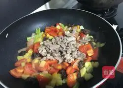 Illustration of how to make tomato and mutton noodles 6