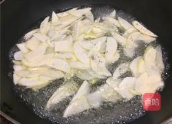 茭白炒肉的做法图解2